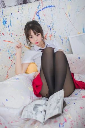 疯猫ss《VOL.01 制服写真集 画室JK》主题写真：23张全套美图