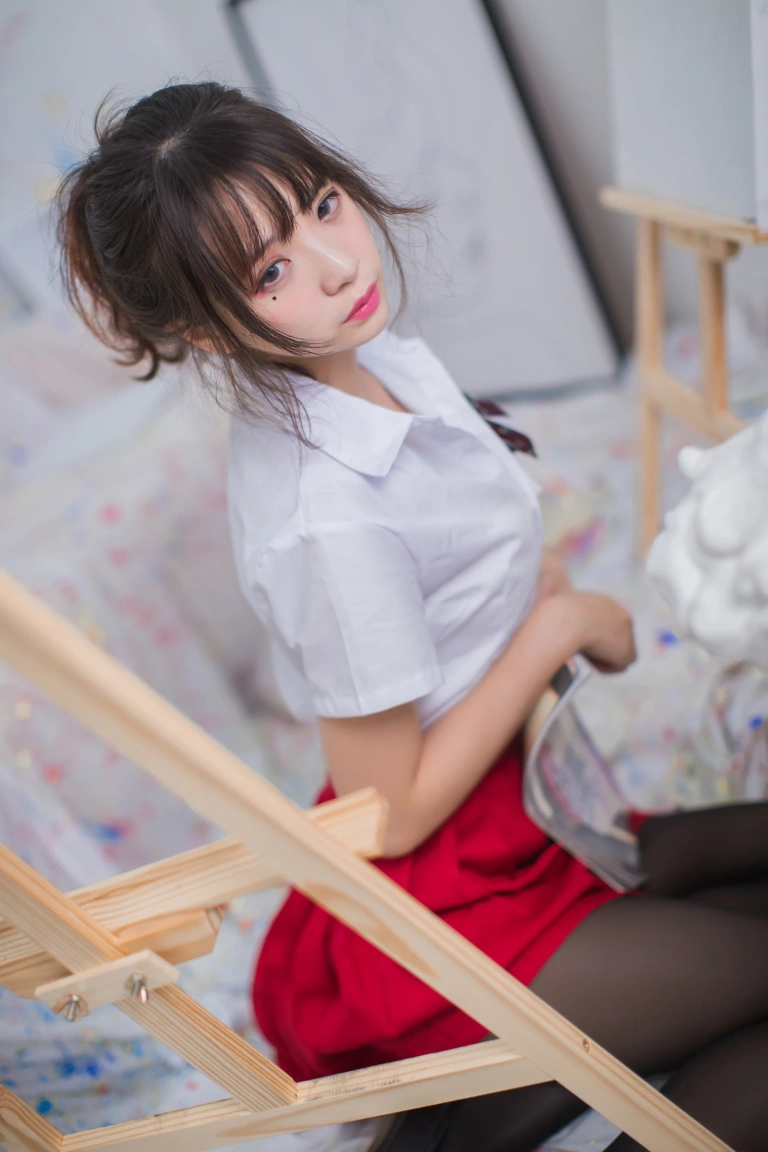 疯猫ss《VOL.01 制服写真集 画室JK》主题写真：23张全套美图