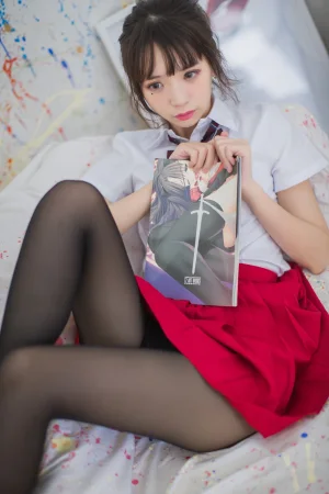 疯猫ss《VOL.01 制服写真集 画室JK》主题写真：23张全套美图