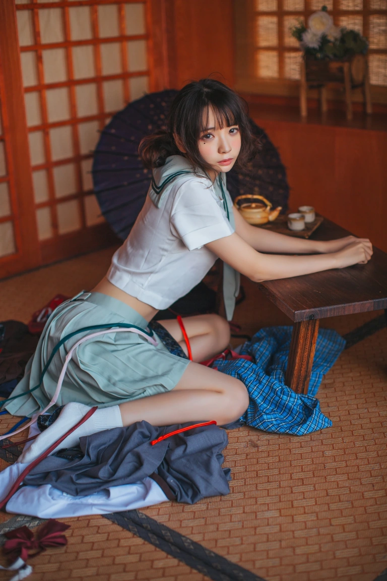 疯猫ss《VOL.01 制服写真集 日式JK》主题写真：24张全套美图