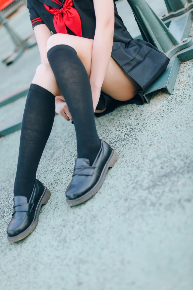 疯猫ss《VOL.01 制服写真集 室外JK》主题写真：18张全套美图