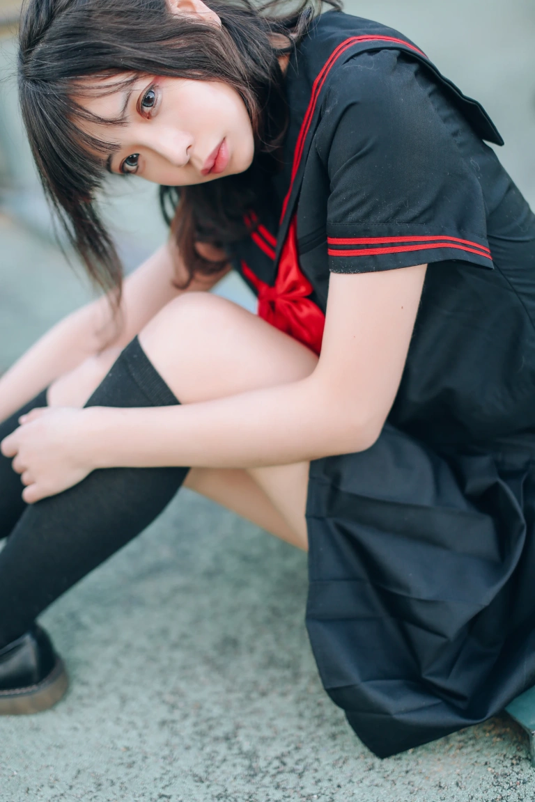 疯猫ss《VOL.01 制服写真集 室外JK》主题写真：18张全套美图
