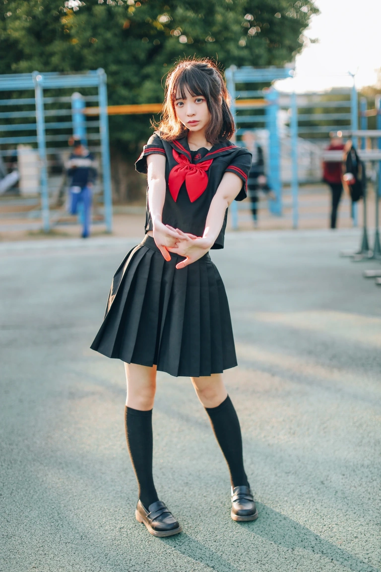 疯猫ss《VOL.01 制服写真集 室外JK》主题写真：18张全套美图