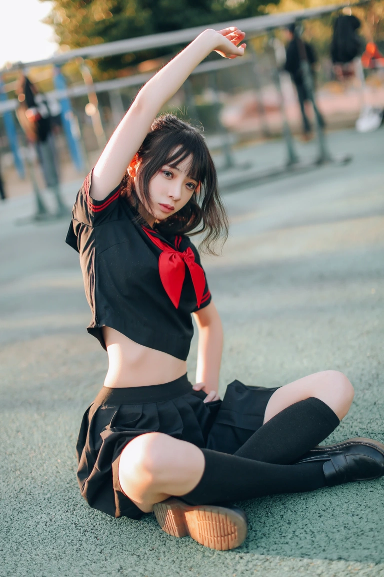 疯猫ss《VOL.01 制服写真集 室外JK》主题写真：18张全套美图