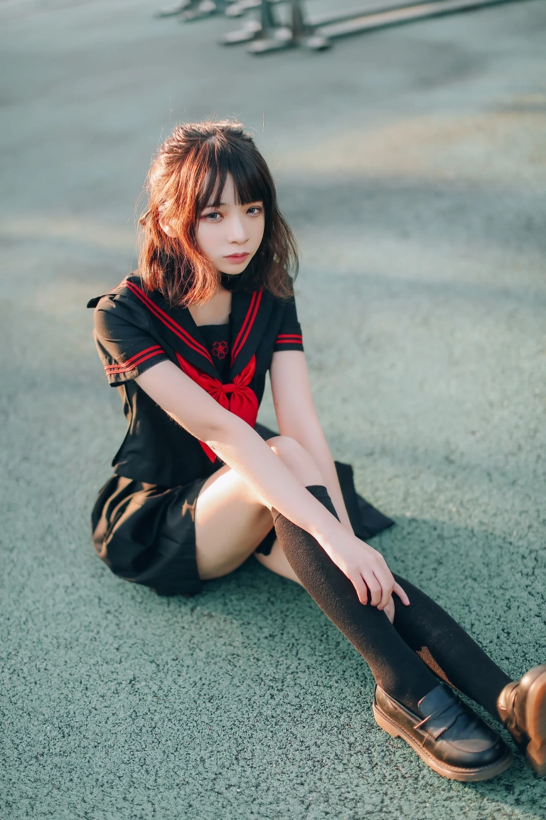 疯猫ss《VOL.01 制服写真集 室外JK》主题写真：18张全套美图