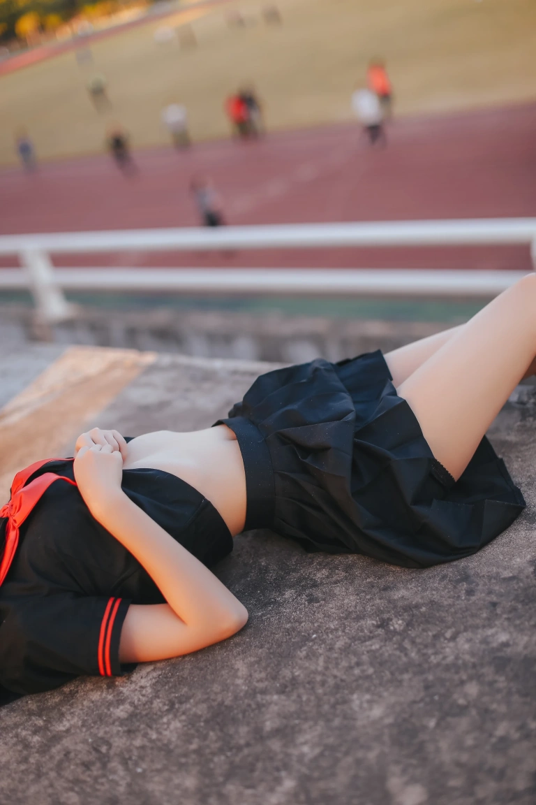 疯猫ss《VOL.01 制服写真集 室外JK》主题写真：18张全套美图