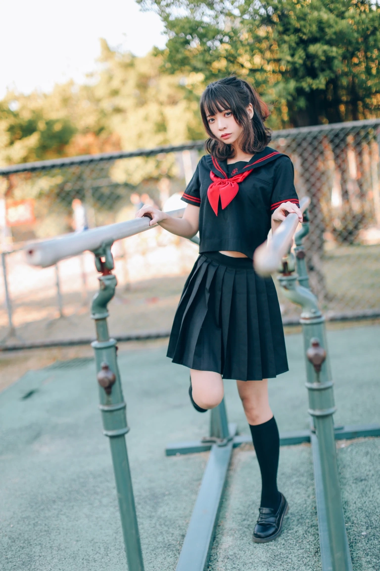 疯猫ss《VOL.01 制服写真集 室外JK》主题写真：18张全套美图