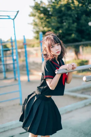 疯猫ss《VOL.01 制服写真集 室外JK》主题写真：18张全套美图
