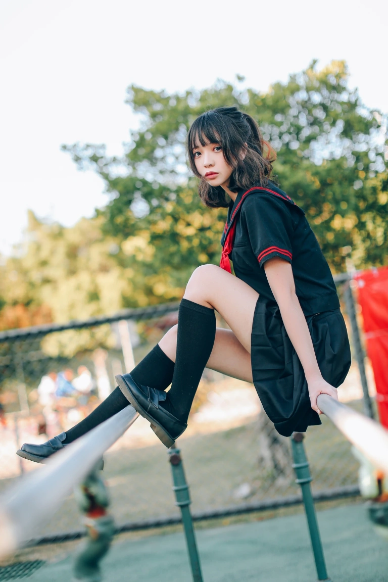 疯猫ss《VOL.01 制服写真集 室外JK》主题写真：18张全套美图