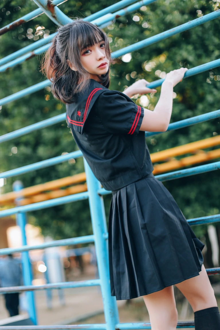 疯猫ss《VOL.01 制服写真集 室外JK》主题写真：18张全套美图