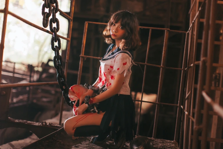 疯猫ss《VOL.01 制服写真集 血腥JK（被囚禁的少女）》主题写真：28张全套美图