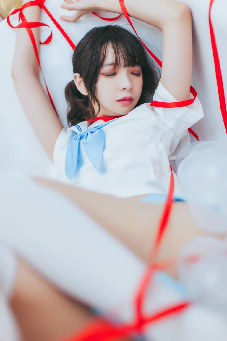 疯猫ss《VOL.01 制服写真集 浴室JK》主题写真：21张全套美图
