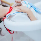 疯猫ss《VOL.01 制服写真集 浴室JK》主题写真：21张全套美图