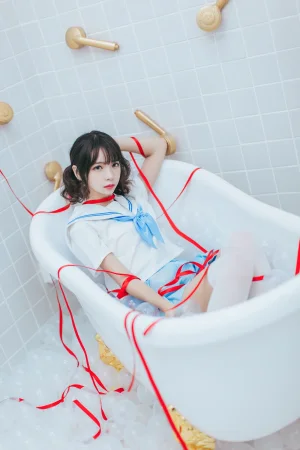 疯猫ss《VOL.01 制服写真集 浴室JK》主题写真：21张全套美图
