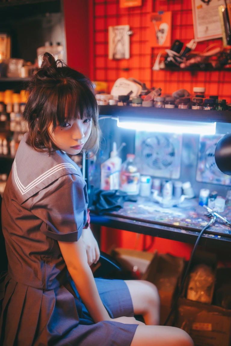 疯猫ss《VOL.02 制服写真集 暗黑JK（被囚禁的少女）》主题写真：16张全套美图