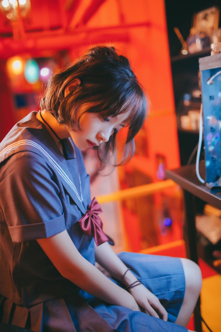 疯猫ss《VOL.02 制服写真集 暗黑JK（被囚禁的少女）》主题写真：16张全套美图