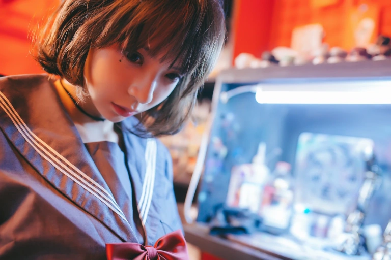 疯猫ss《VOL.02 制服写真集 暗黑JK（被囚禁的少女）》主题写真：16张全套美图