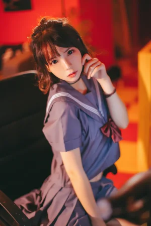 疯猫ss《VOL.02 制服写真集 暗黑JK（被囚禁的少女）》主题写真：16张全套美图