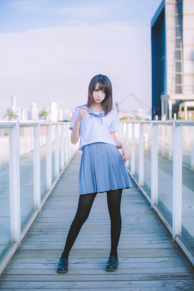 疯猫ss《VOL.02 制服写真集 海边》主题写真：15张全套美图