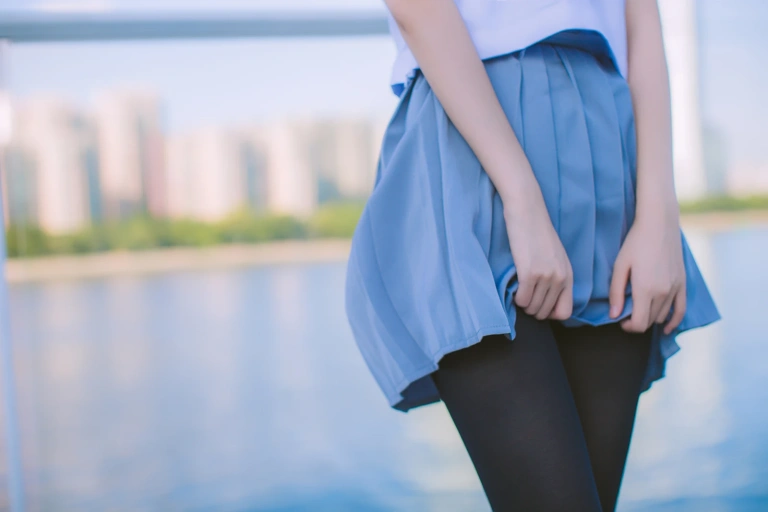 疯猫ss《VOL.02 制服写真集 海边》主题写真：15张全套美图
