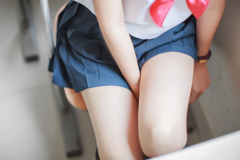 疯猫ss《VOL.02 制服写真集 同桌的水手服》主题写真：41张全套美图