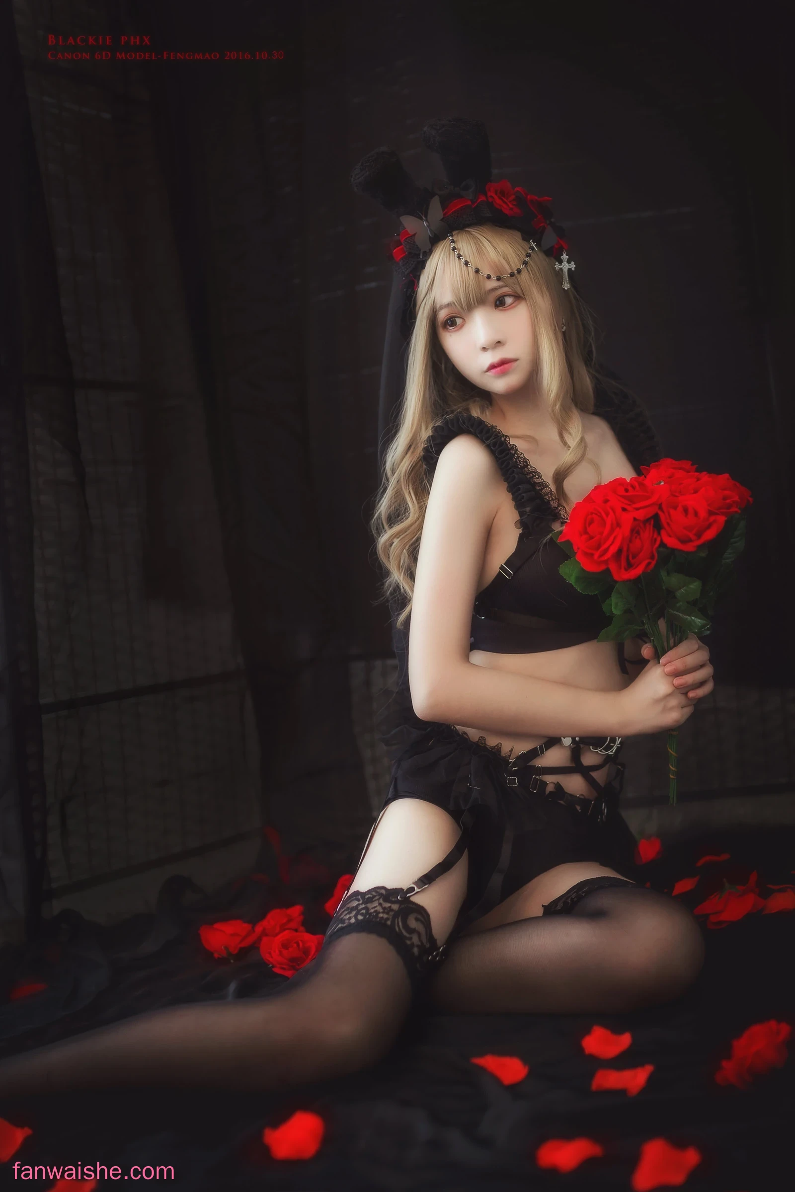 疯猫ss 疯猫ss NO.011 - VOL.03 黑丝写真集 黑色玫瑰