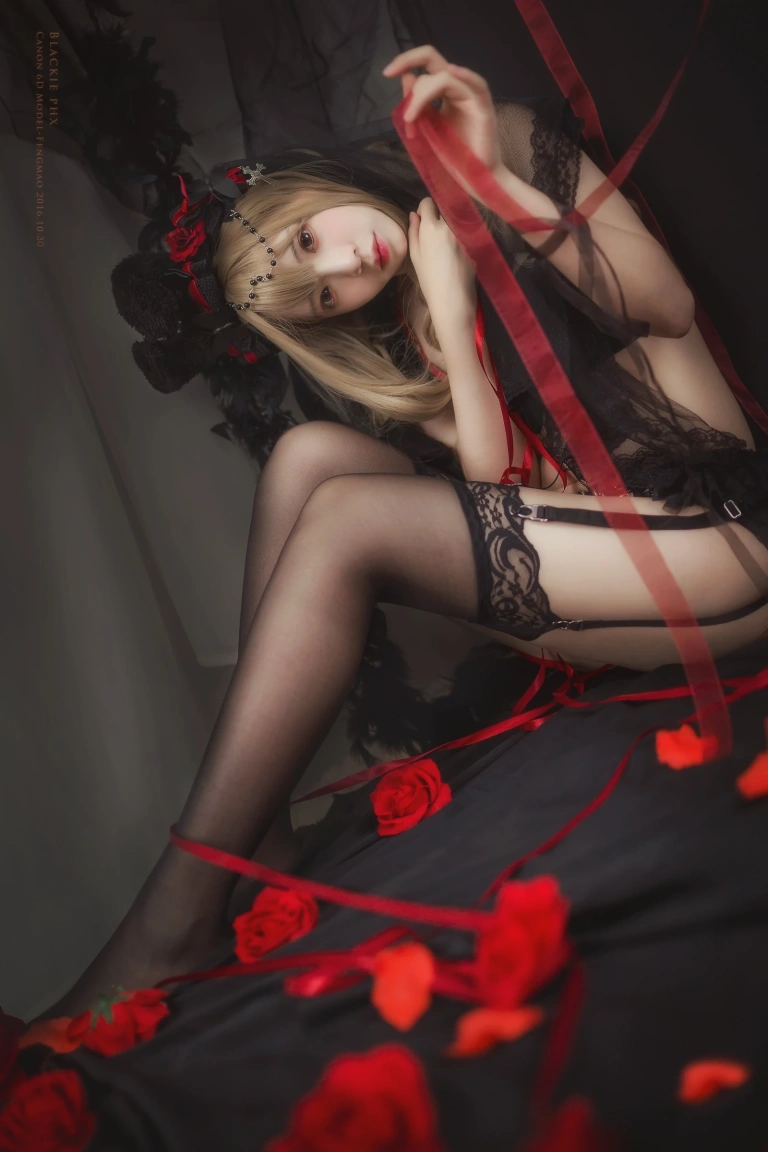 疯猫ss《VOL.03 黑丝写真集 黑色玫瑰》主题写真：20张全套美图