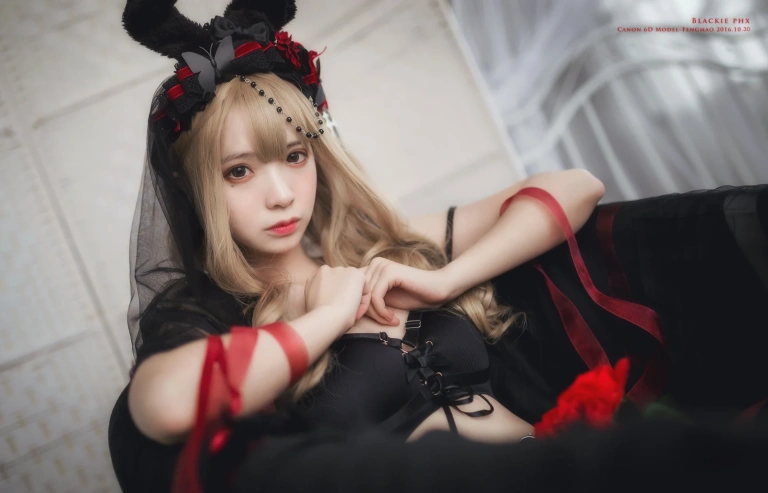 疯猫ss《VOL.03 黑丝写真集 黑色玫瑰》主题写真：20张全套美图