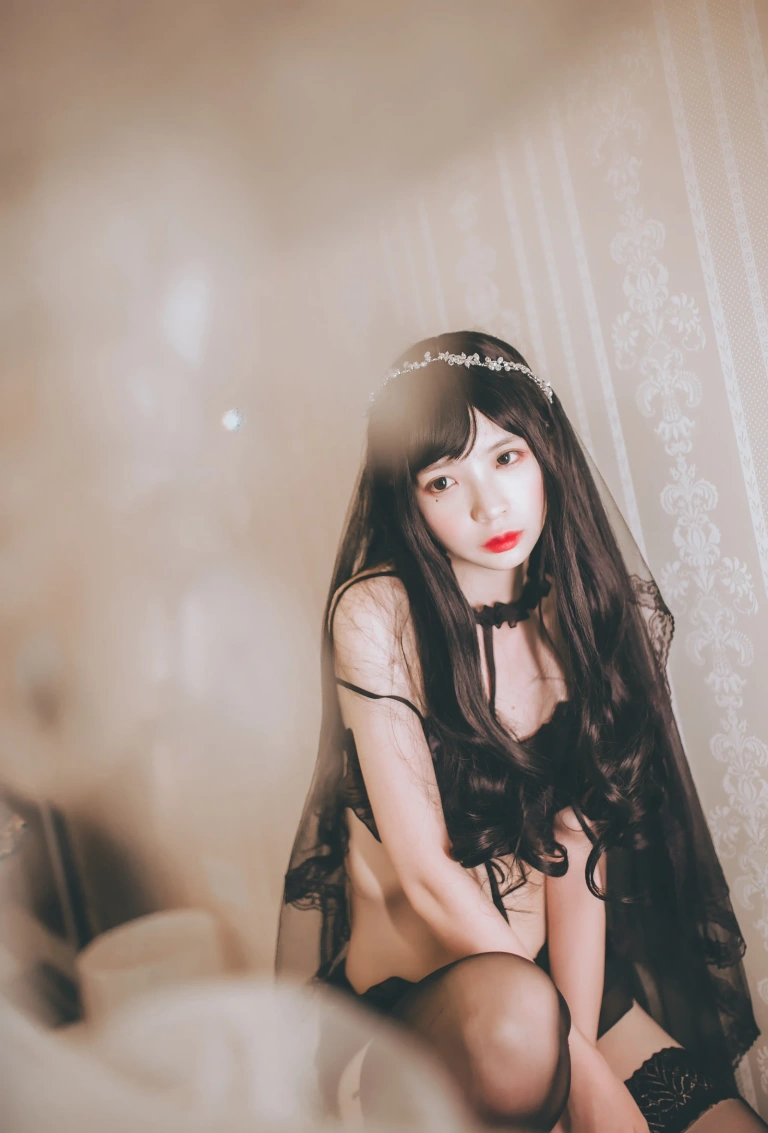 疯猫ss《VOL.03 黑丝写真集 黑色小野猫》主题写真：29张全套美图