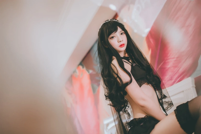 疯猫ss《VOL.03 黑丝写真集 黑色小野猫》主题写真：29张全套美图