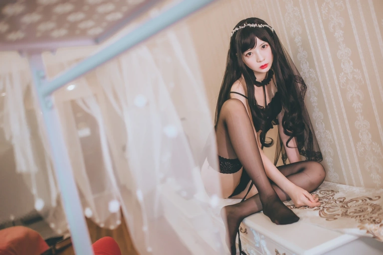 疯猫ss《VOL.03 黑丝写真集 黑色小野猫》主题写真：29张全套美图