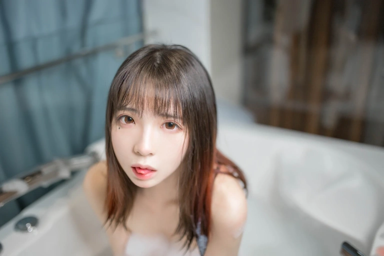 疯猫ss《VOL.04 泡泡浴写真》主题写真：34张全套美图