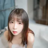 疯猫ss《VOL.04 泡泡浴写真》主题写真：34张全套美图