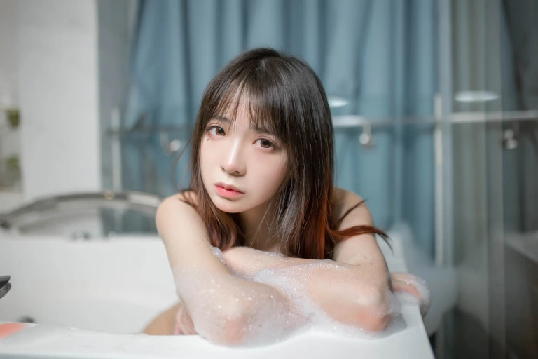 疯猫ss《VOL.04 泡泡浴写真》主题写真：34张全套美图