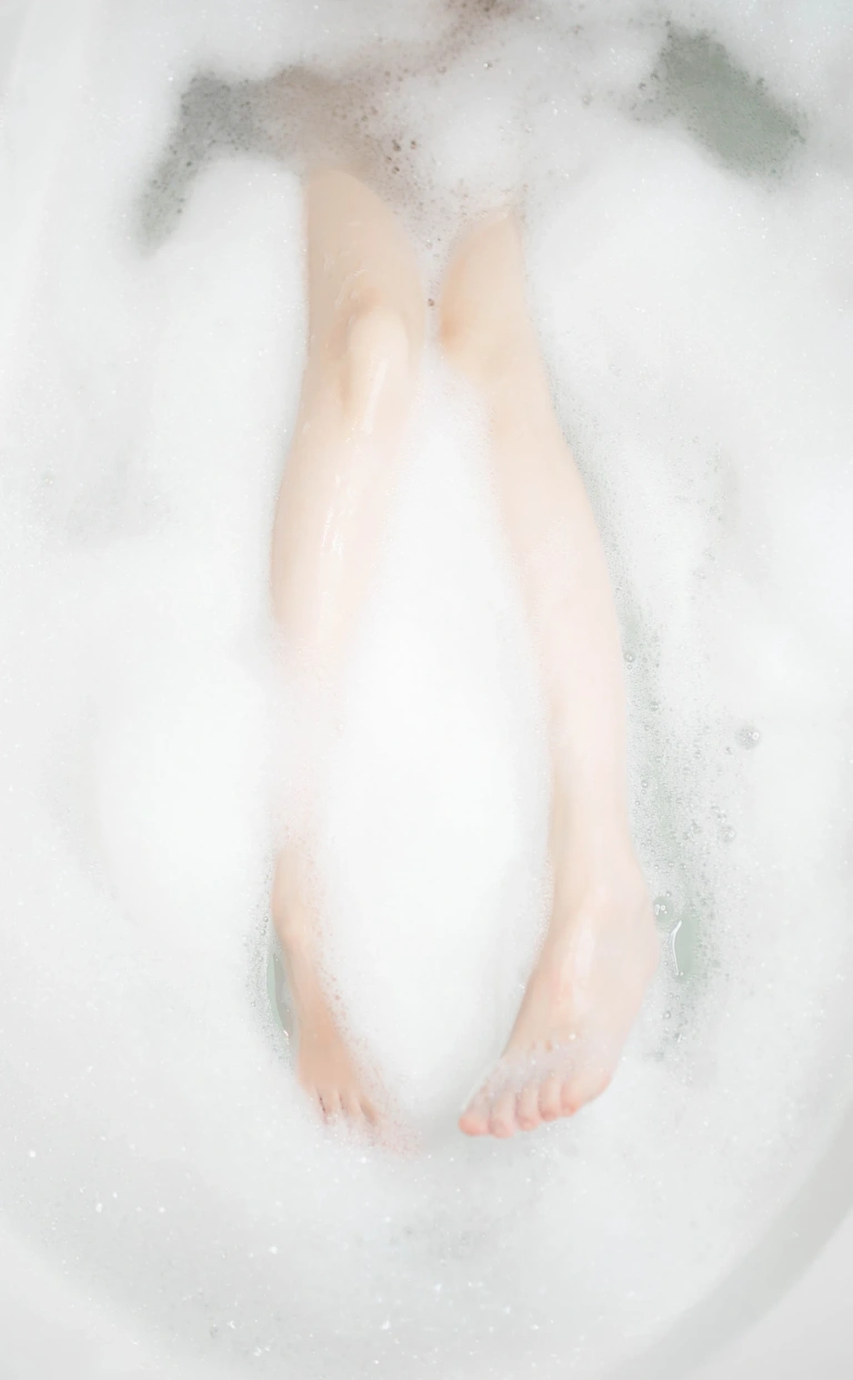 疯猫ss《VOL.04 泡泡浴写真》主题写真：34张全套美图