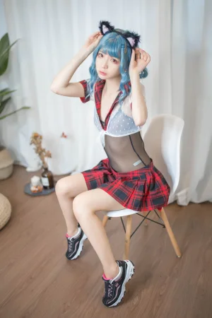 疯猫ss《VOL.05 个人写真集 蓝发》主题写真：26张全套美图