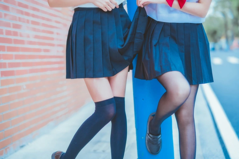 疯猫ss《JK百合2（桜桃喵&疯猫ss）》主题写真：33张全套美图