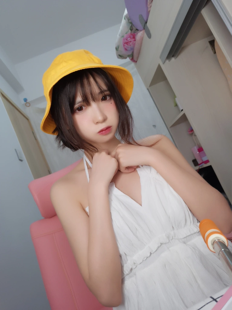 疯猫ss《小黄帽》主题写真：9张全套美图
