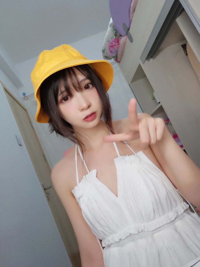 疯猫ss《小黄帽》主题写真：9张全套美图