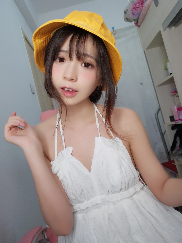 疯猫ss《小黄帽》主题写真：9张全套美图
