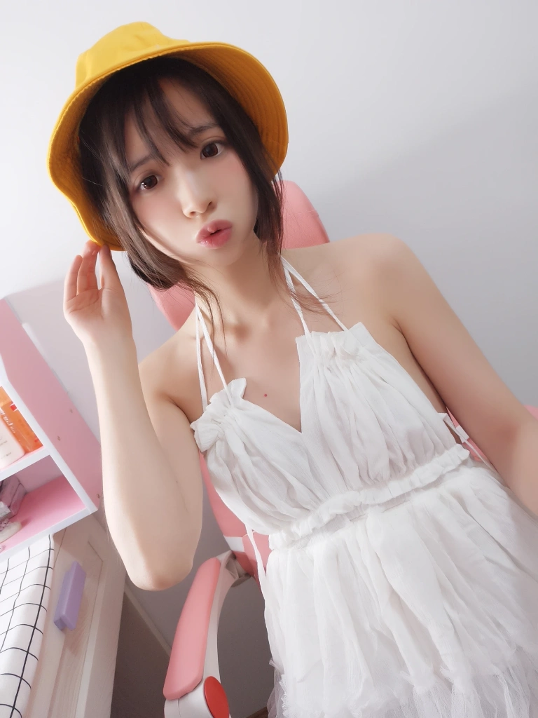 疯猫ss《小黄帽》主题写真：9张全套美图