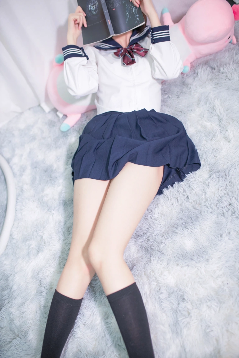 疯猫ss《居家jk》主题写真：40张全套美图
