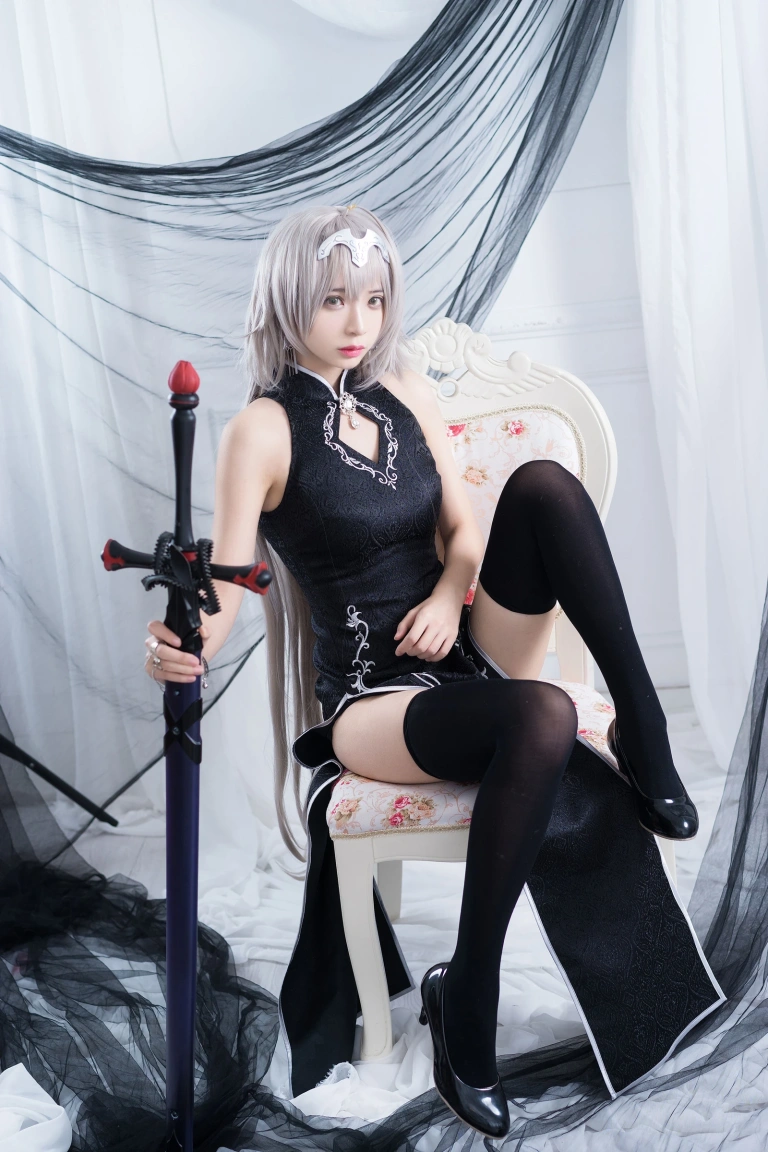 疯猫ss《黑骑士》主题写真：16张全套美图