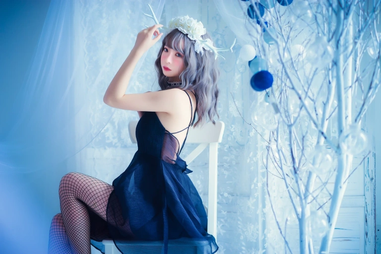 疯猫ss《黑裙网袜》主题写真：25张全套美图