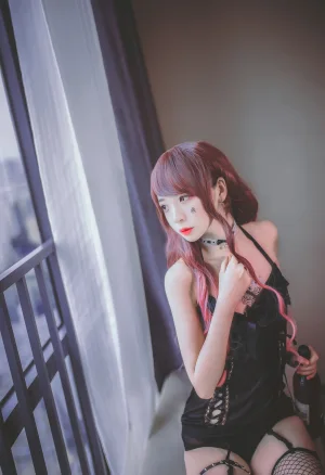 疯猫ss《黑色吊带袜》主题写真：39张全套美图