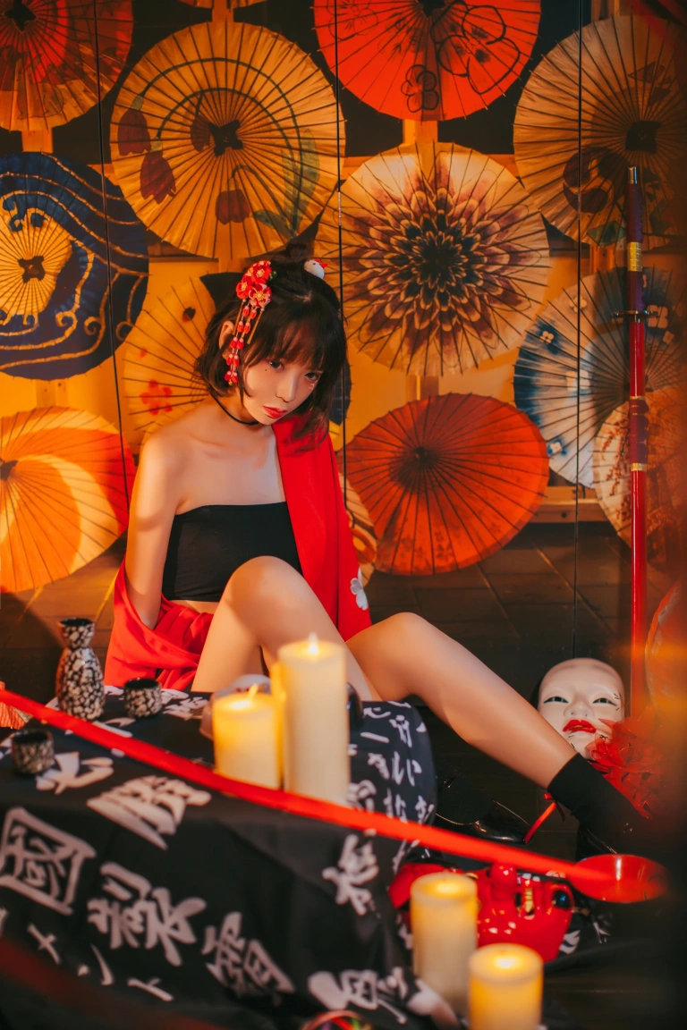 疯猫ss《红色羽衣》主题写真：15张全套美图
