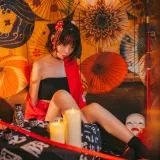 疯猫ss《红色羽衣》主题写真：15张全套美图