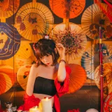 疯猫ss《红色羽衣》主题写真：15张全套美图