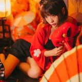 疯猫ss《红色羽衣》主题写真：15张全套美图