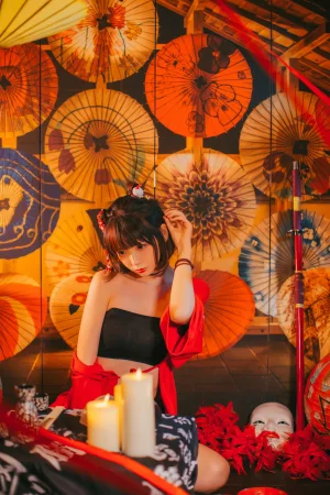 疯猫ss《红色羽衣》主题写真：15张全套美图